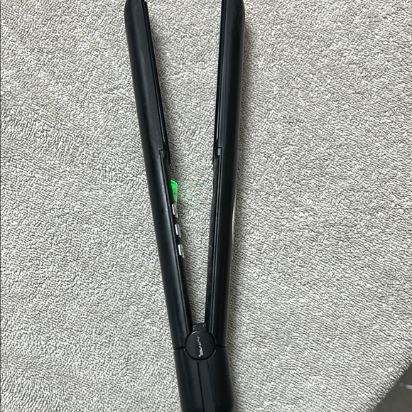 NuMe Black Hair Straightener - Picture 3 of 4